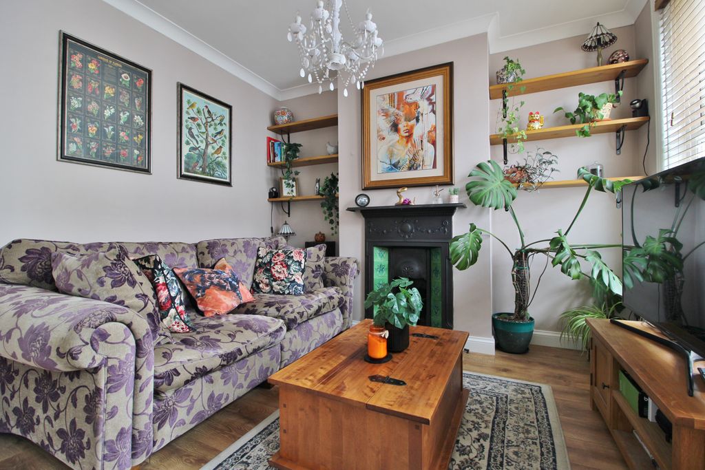 Property photo 2 of 17