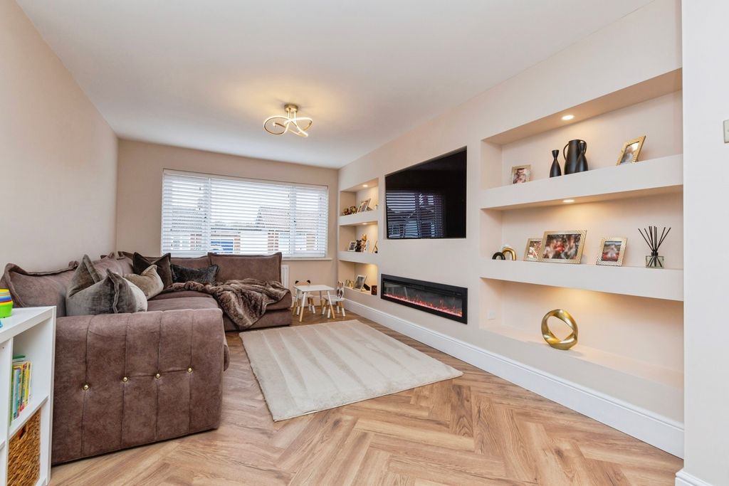 Property photo 3 of 17 Photo