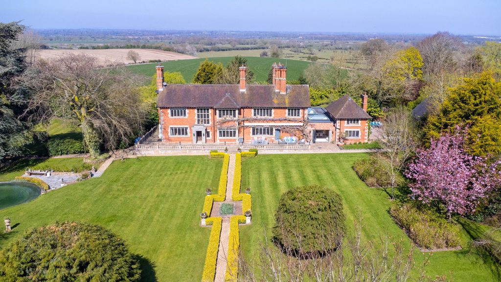 Property photo 1 of 48