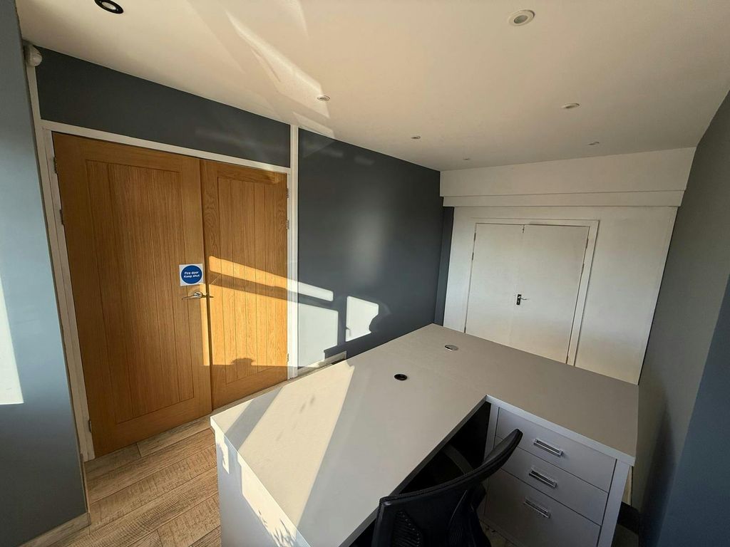 Property photo 2 of 8 Studio 3