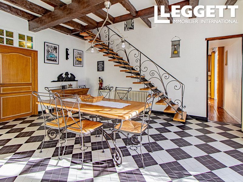 Property photo 2 of 10