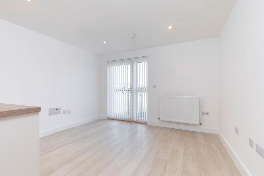 Property photo 3 of 8 5 Duke Of Wellington Court-06