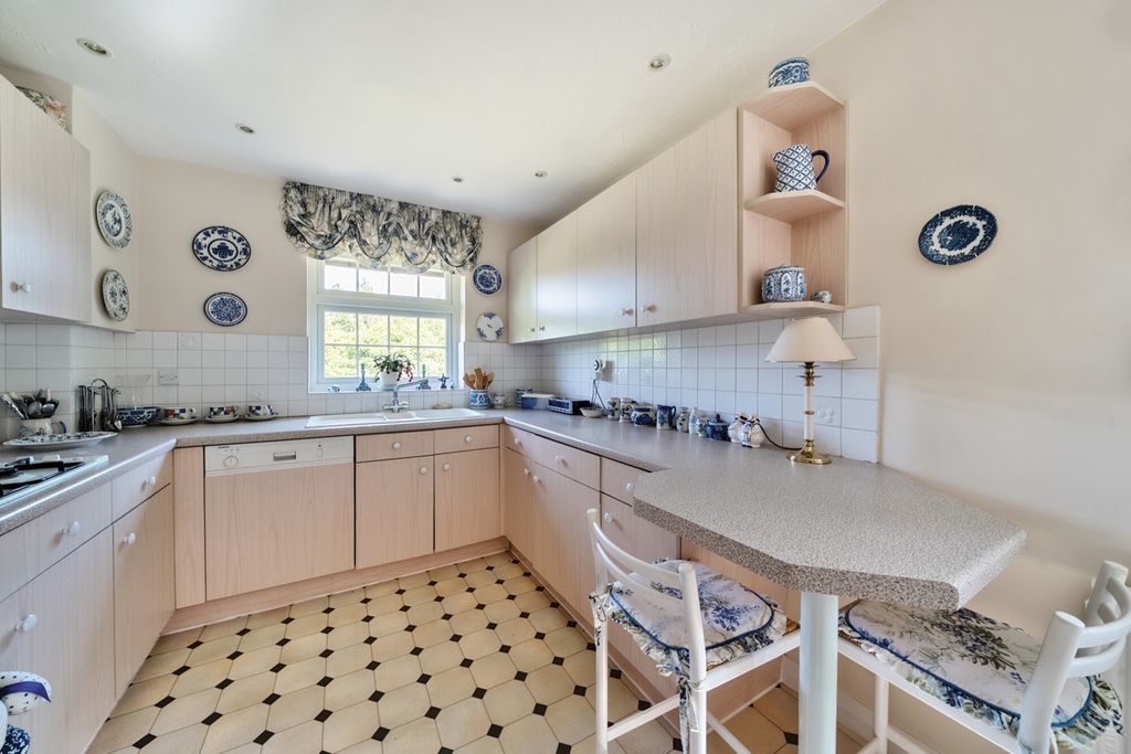 Property photo 3 of 20 1311668-14-6852A6...