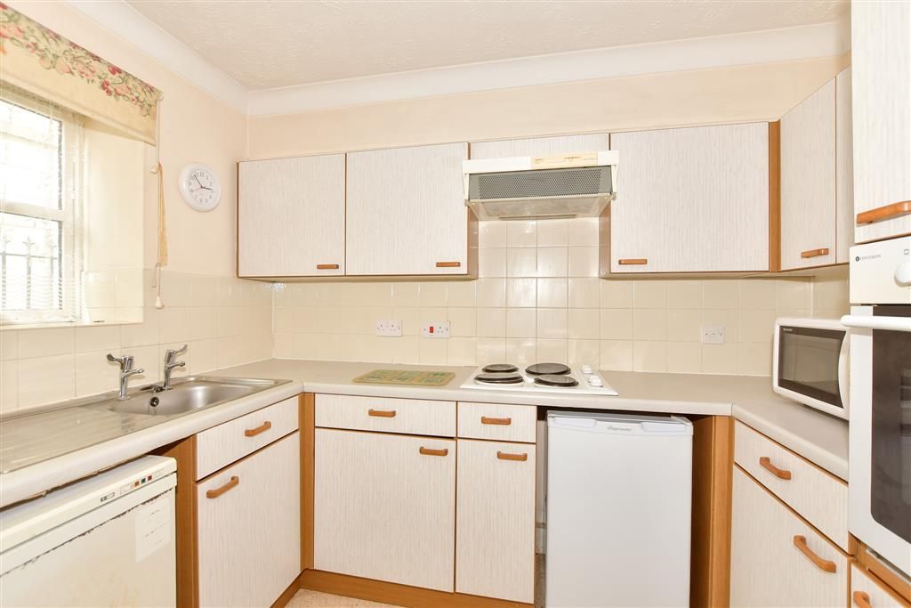 Property photo 2 of 10 Kitchen