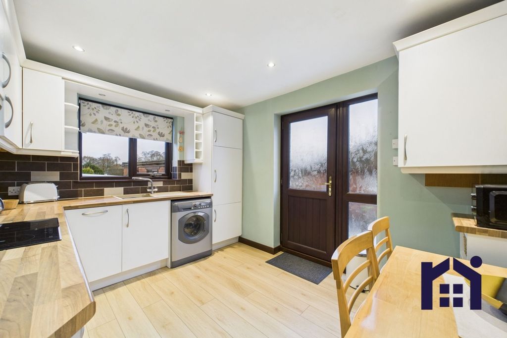 Property photo 3 of 22 Dining Kitchen