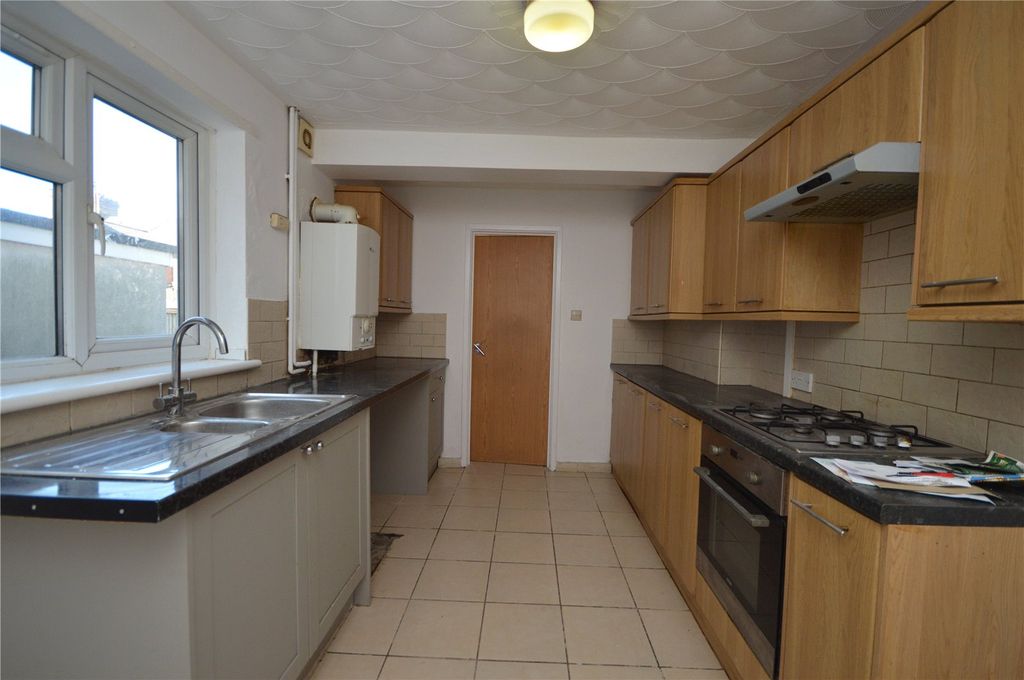 Property photo 2 of 8 Kitchen