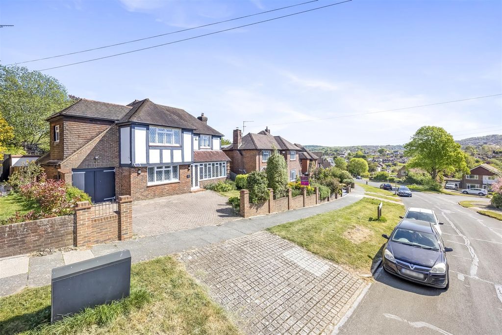 Property photo 2 of 20 Brangwyn Crescent 16-021.Jpg