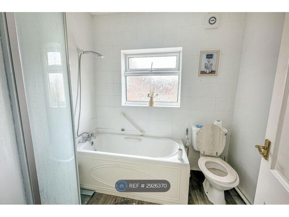 Property photo 3 of 4 Bathroom