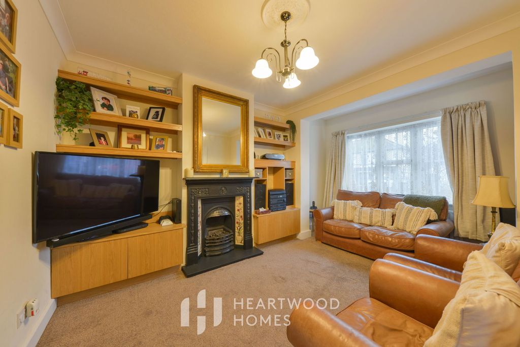 Property photo 2 of 18