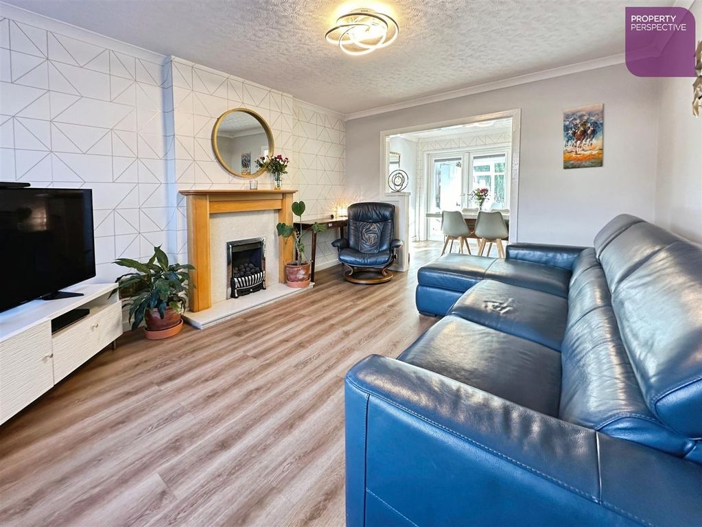 Property photo 2 of 27 Lounge