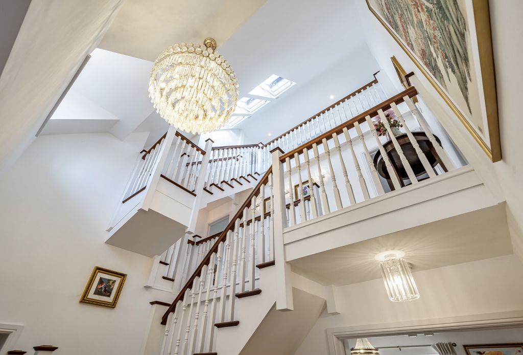 Property photo 2 of 32 1316922-21-685dab...