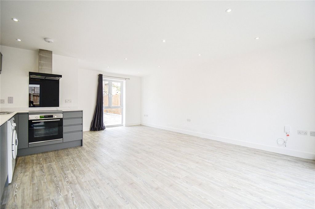 Property photo 3 of 12 Picture No. 27