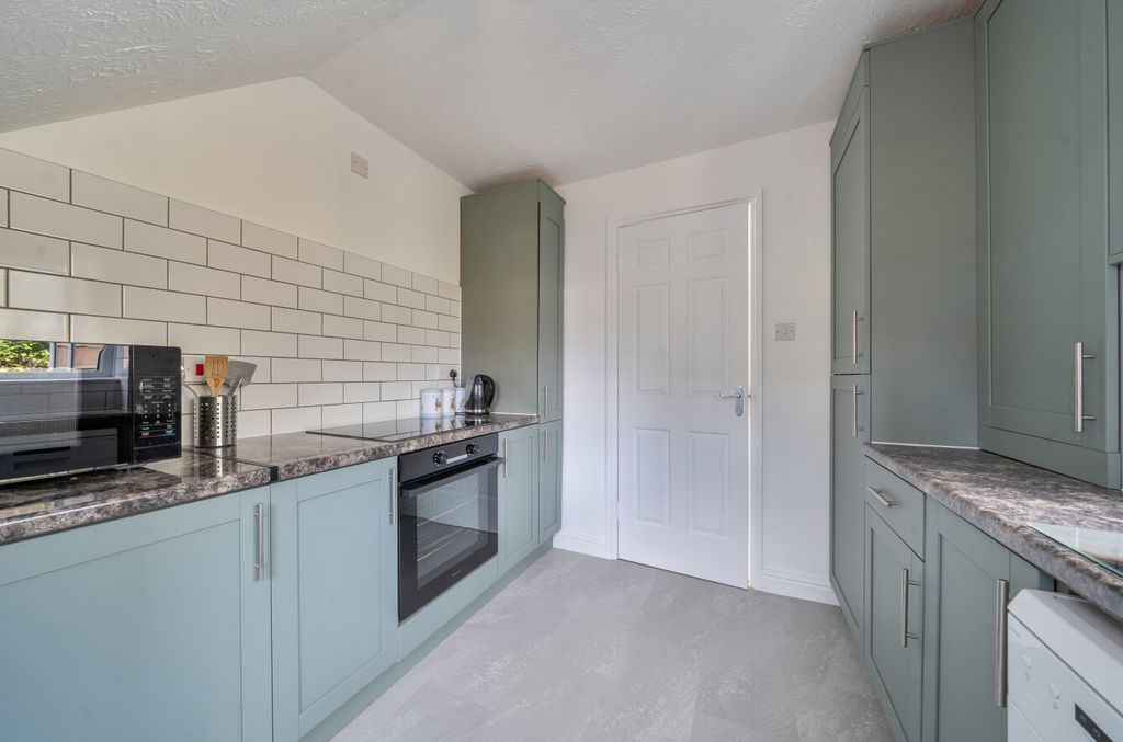 Property photo 3 of 12 1436011-14-69Ceab...