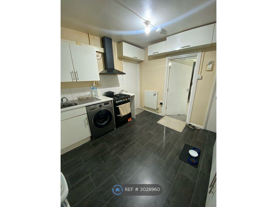 Property photo 3 of 7 Kitchen
