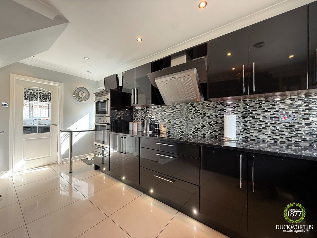 Property photo 3 of 43