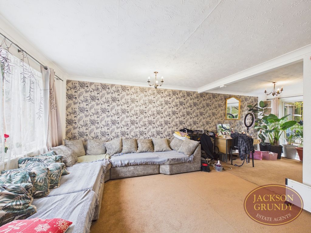 Property photo 2 of 18 Mapperley Drive