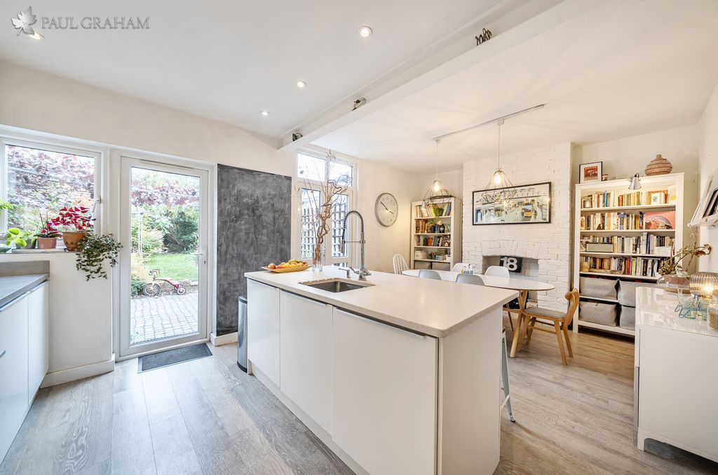 Property photo 2 of 27 60948d8c-6B80-408d-A99F-B441Be0457d8