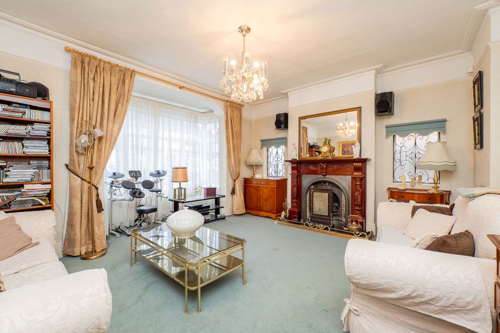 Property photo 3 of 32 Picture No. 04