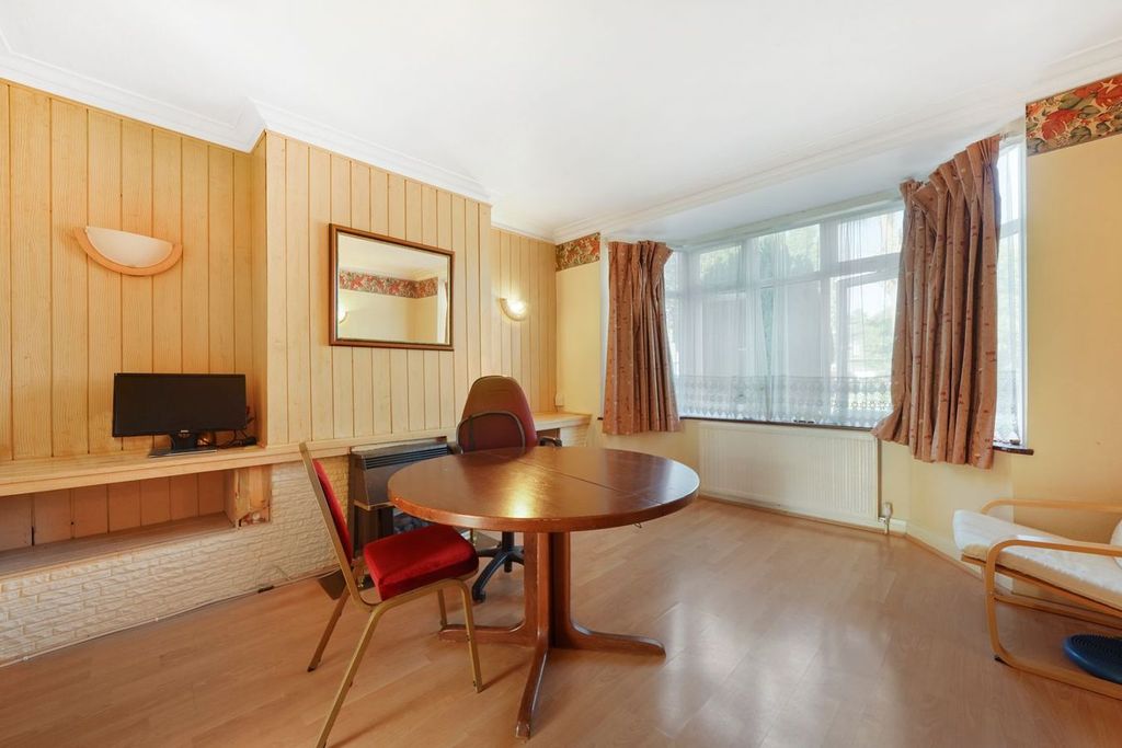 Property photo 2 of 23