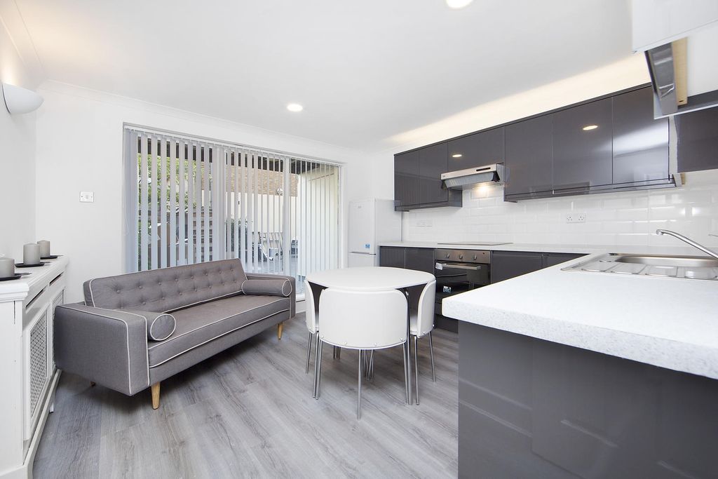 Property photo 3 of 10 Photo 8