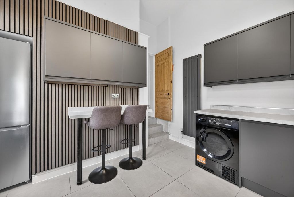 Property photo 3 of 25 Photo 12