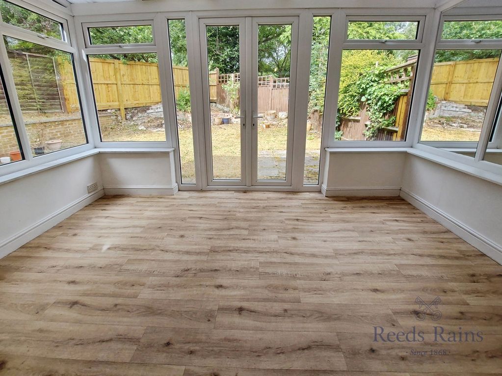 Property photo 3 of 18 Conservatory