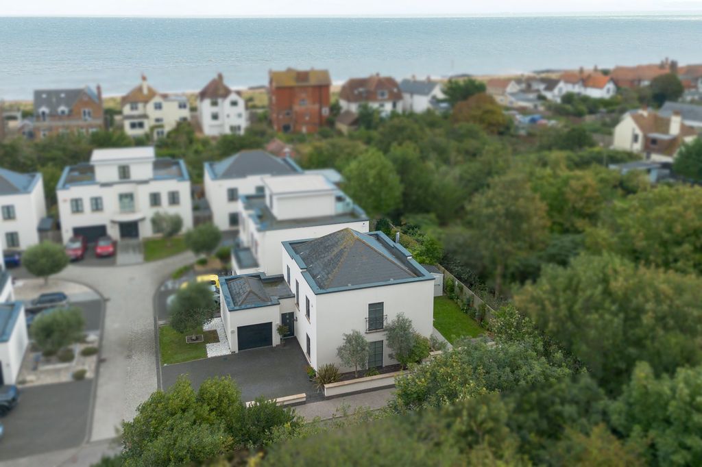 Property photo 1 of 20 Picture No. 11