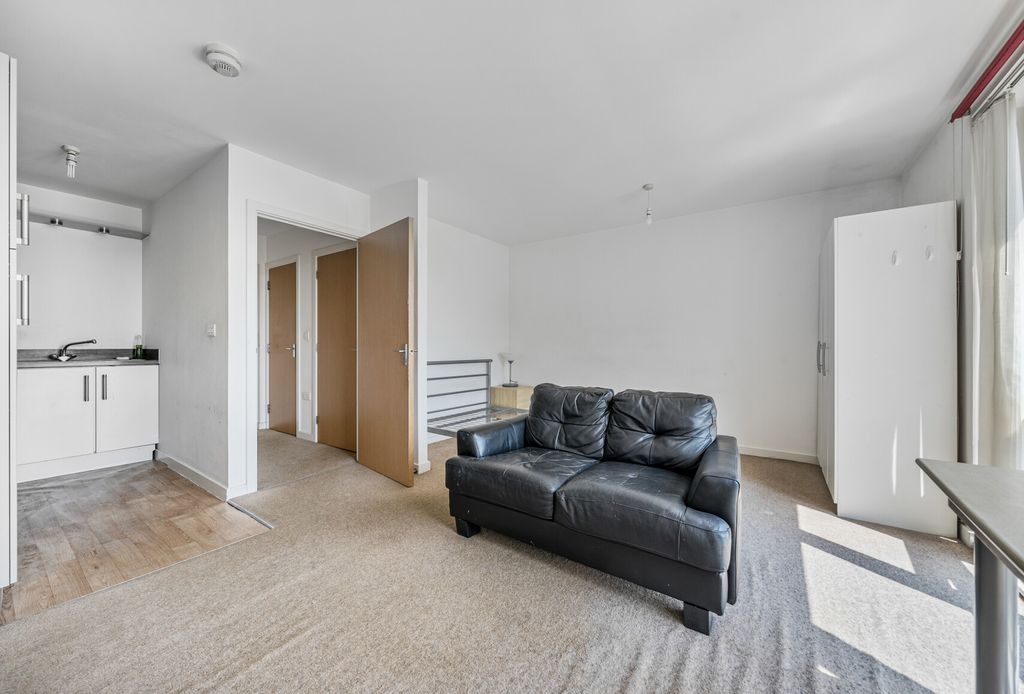 Property photo 2 of 10 1312963-2-68553B0...