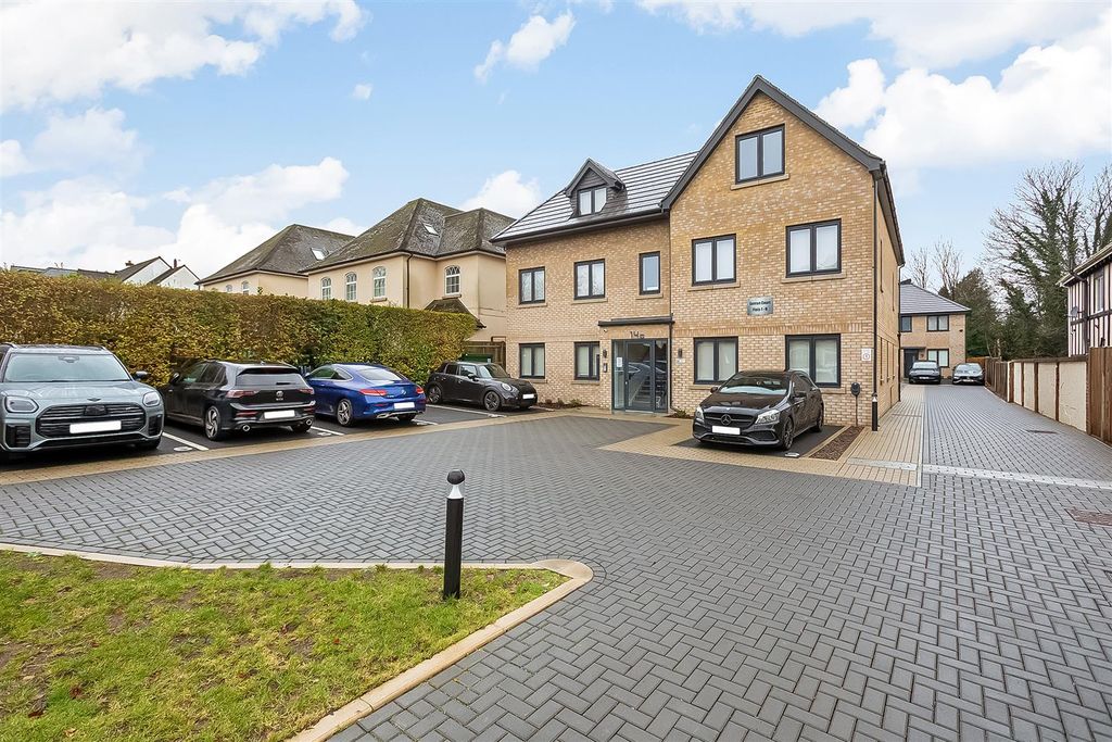 Property photo 1 of 15 Communal Driveway With Allocated Parking