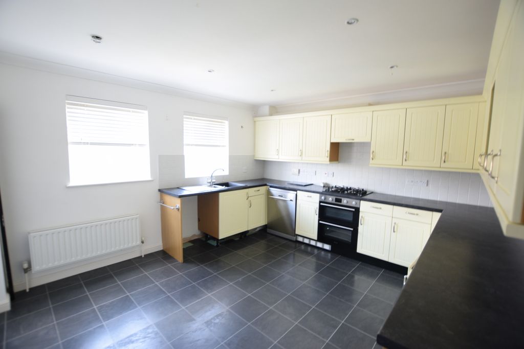 Property photo 3 of 16 Kitchen