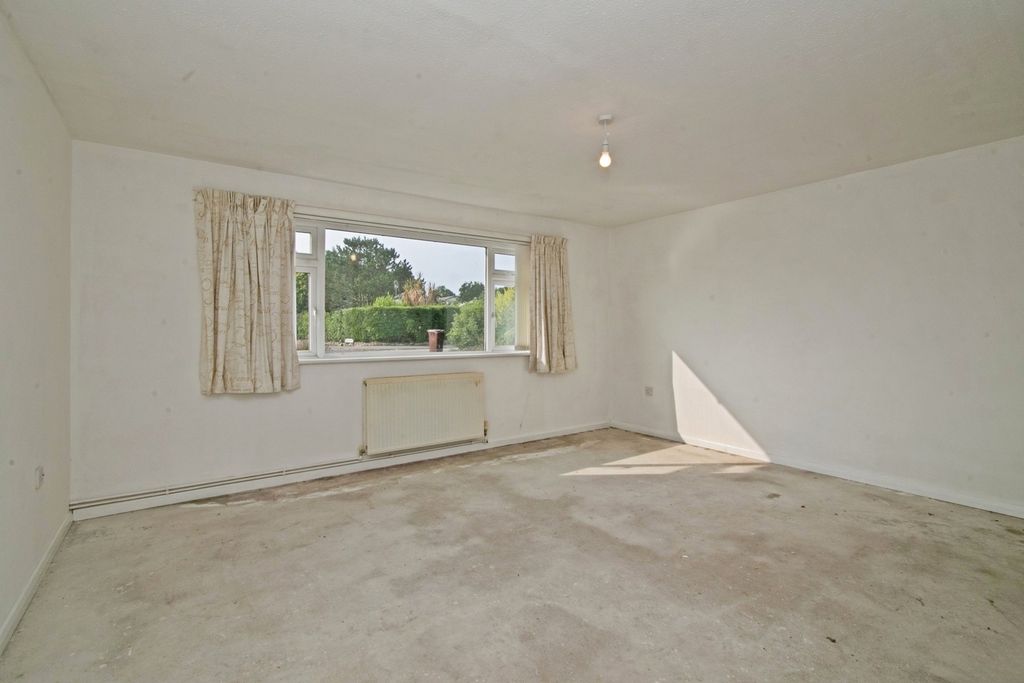 Property photo 3 of 17 Living Room