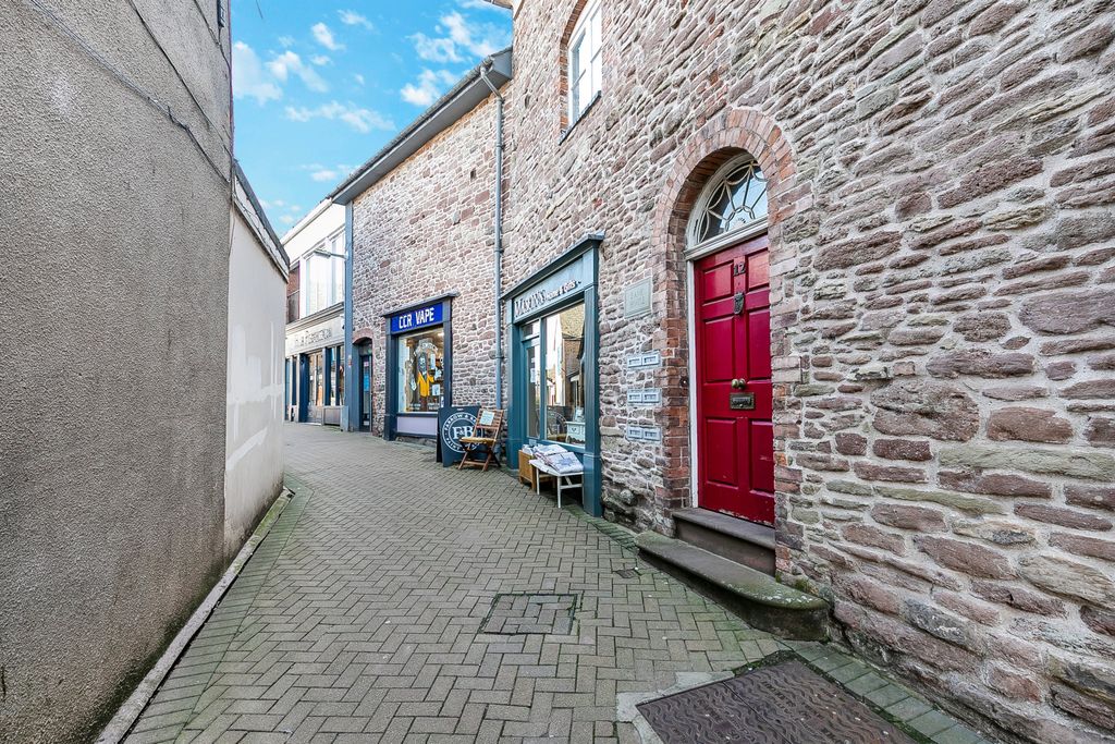 Property photo 2 of 25