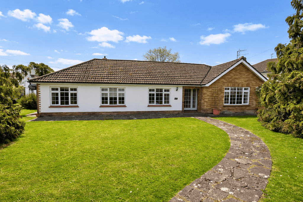 Property photo 1 of 16 4 Bedroom Detached Bungalow