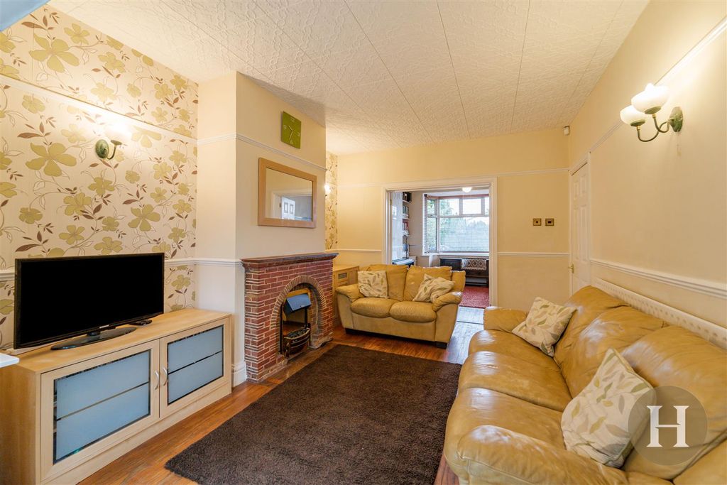 Property photo 3 of 33 Hadleigh Estate Agents-21.Jpg