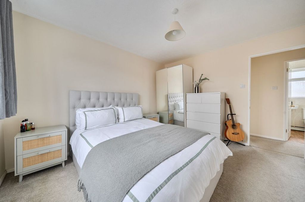 Property photo 3 of 11 14390401