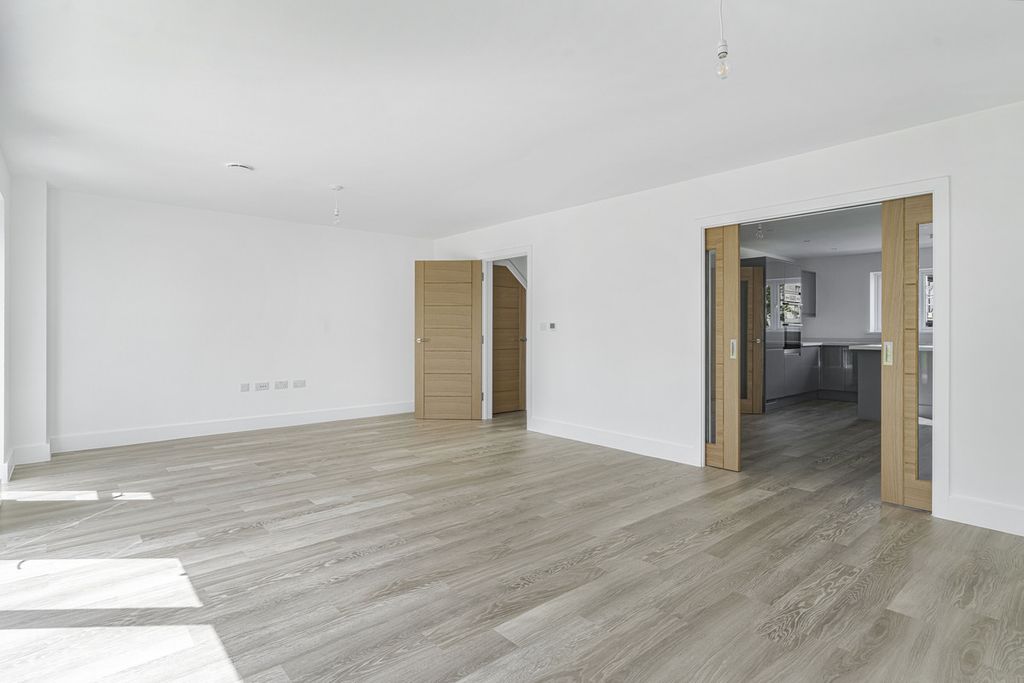 Property photo 3 of 30