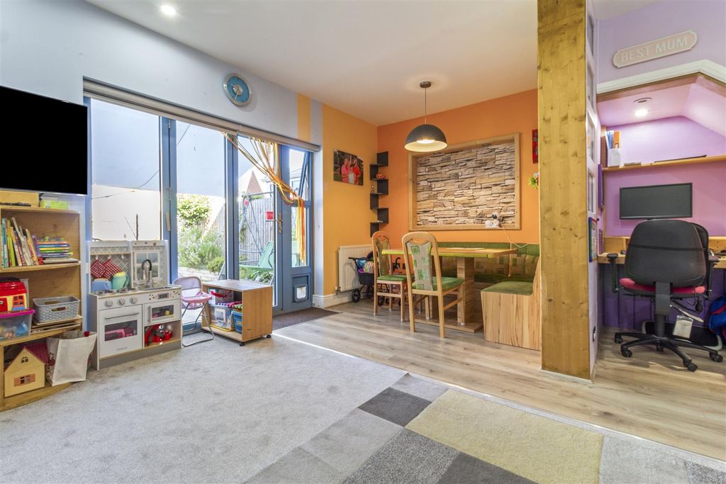 Property photo 3 of 26 15 Meadow Drive-006.Jpg