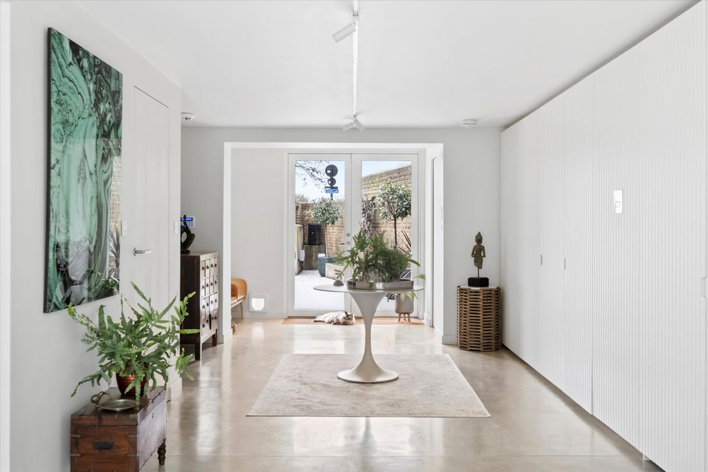 Property photo 2 of 23 Image