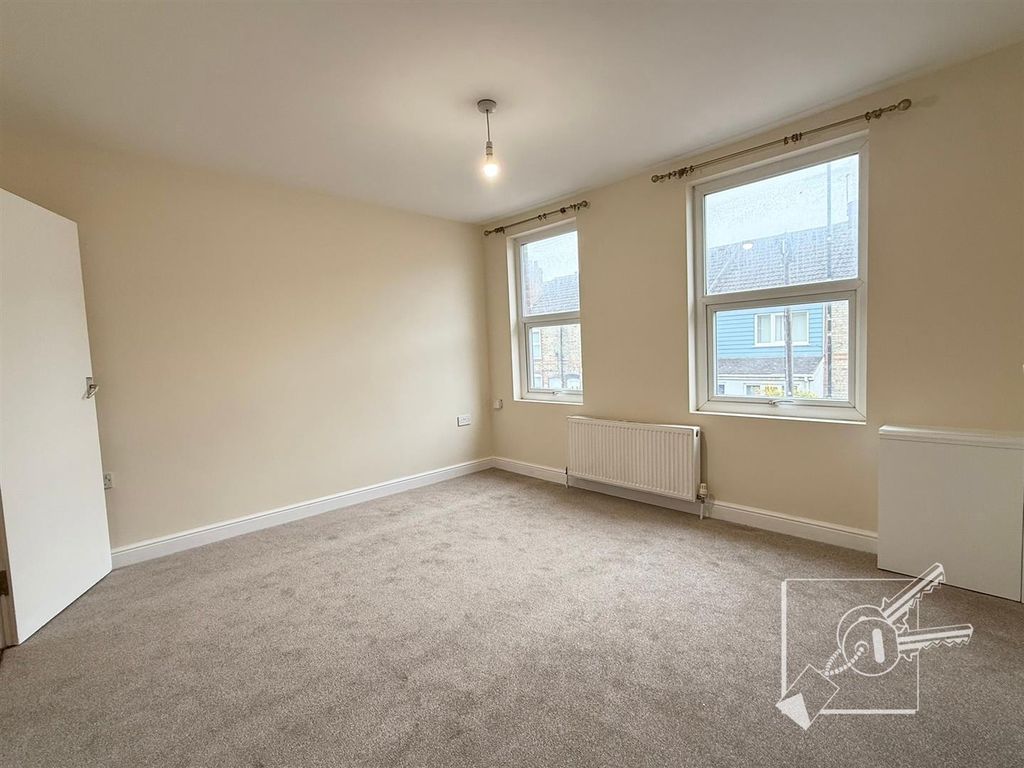 Property photo 3 of 7 Living Room