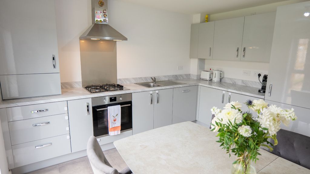 Property photo 2 of 20 4374515