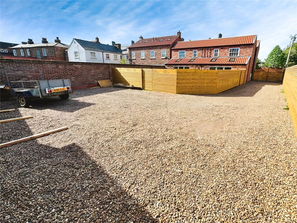 Property photo 3 of 23 Shared Drive