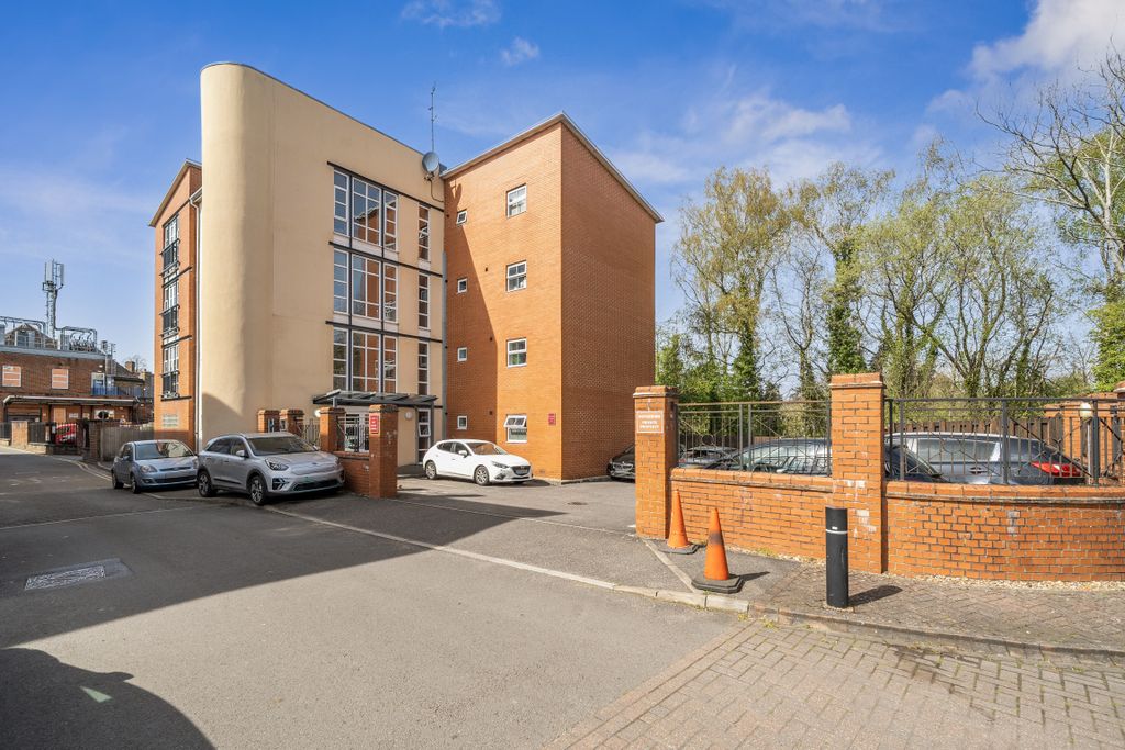 Property photo 1 of 18