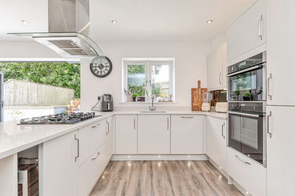 Property photo 3 of 27