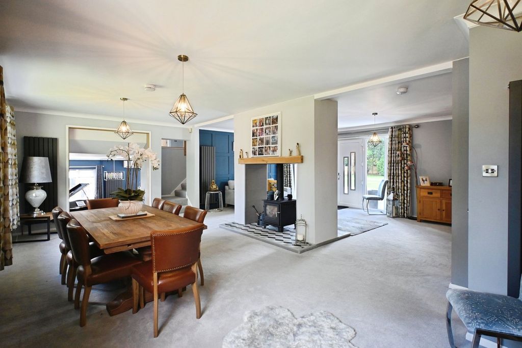 Property photo 2 of 35