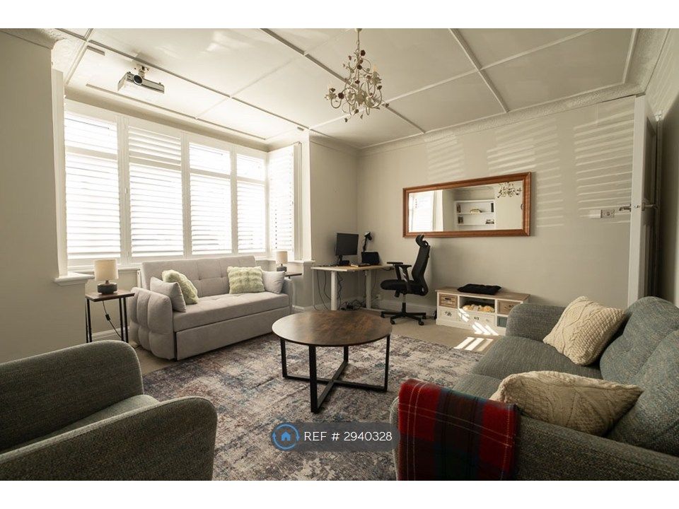 Property photo 3 of 19 1st Lounge