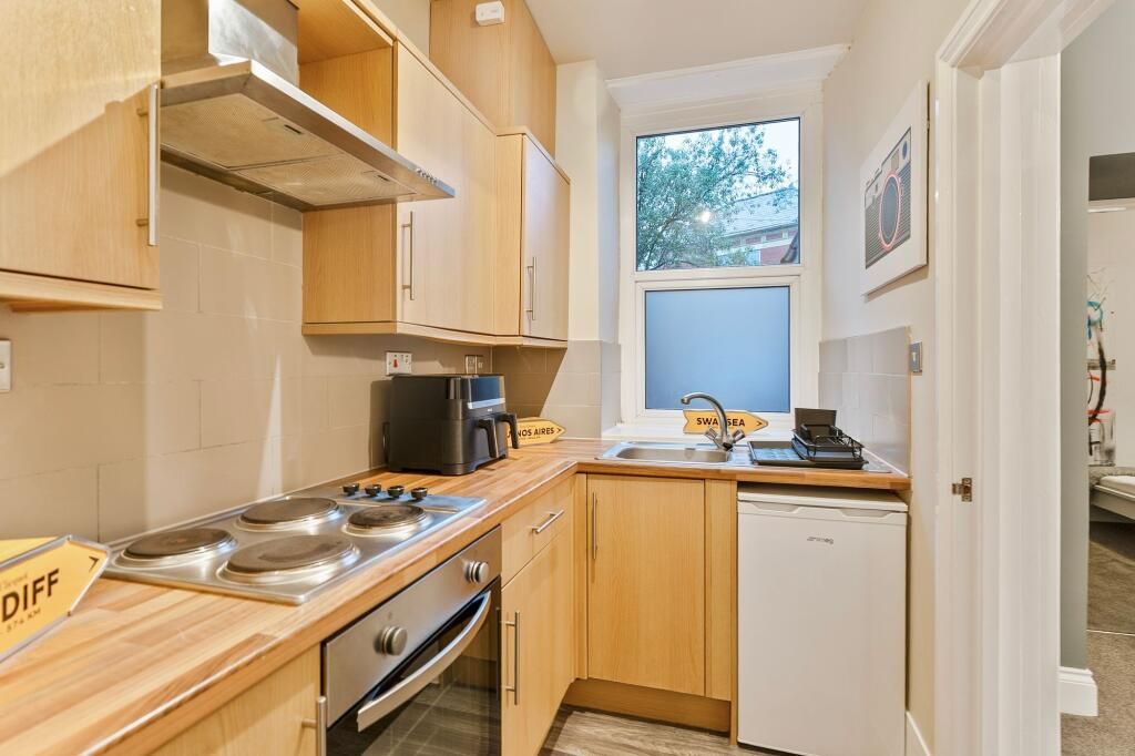 Property photo 3 of 8 Kitchen