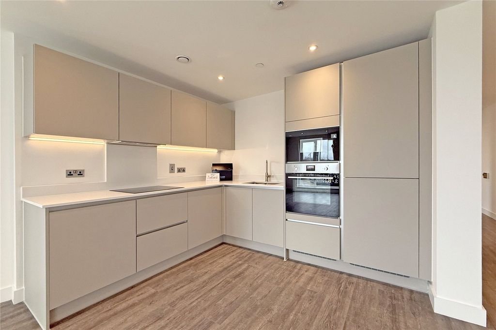 Property photo 2 of 8 Picture No. 16