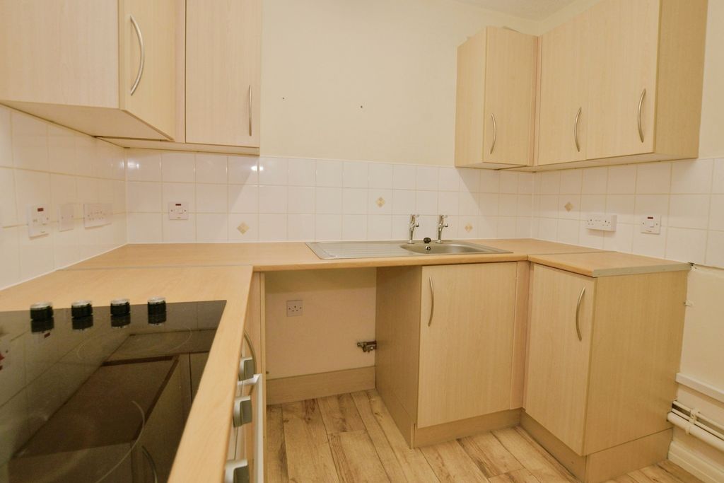 Property photo 3 of 9 Kitchen
