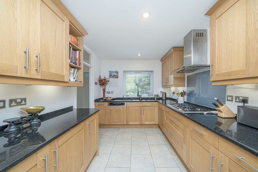 Property photo 3 of 8