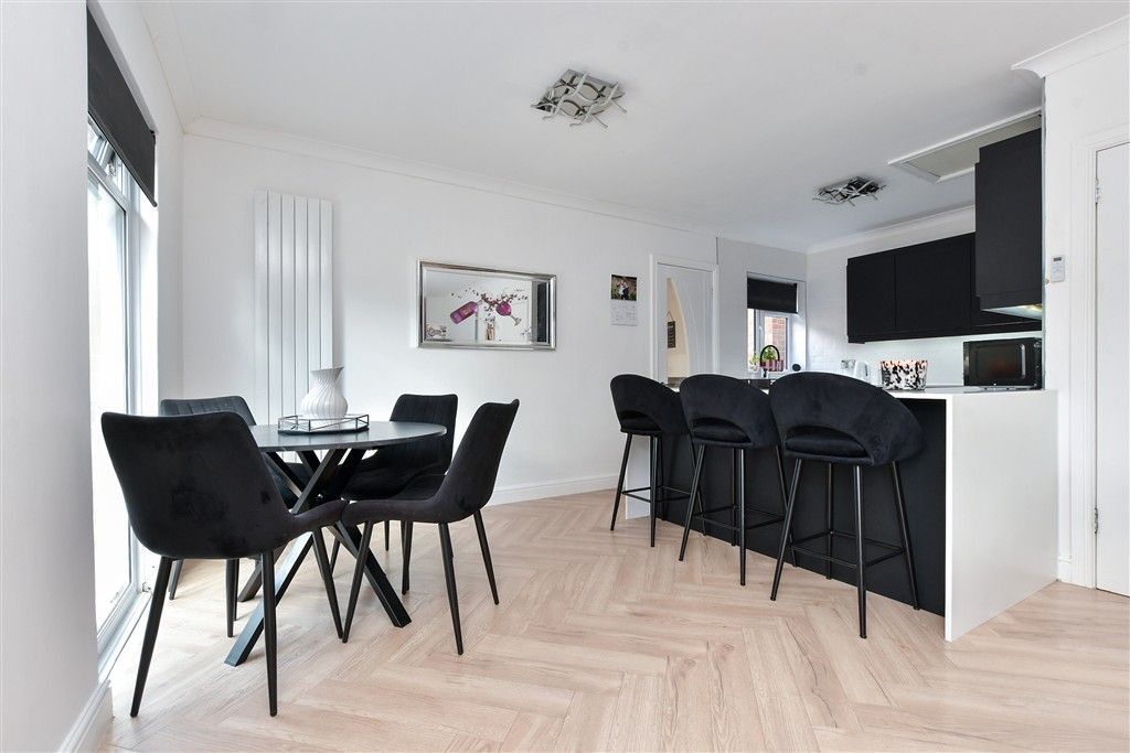 Property photo 3 of 12 Lounge/Diner